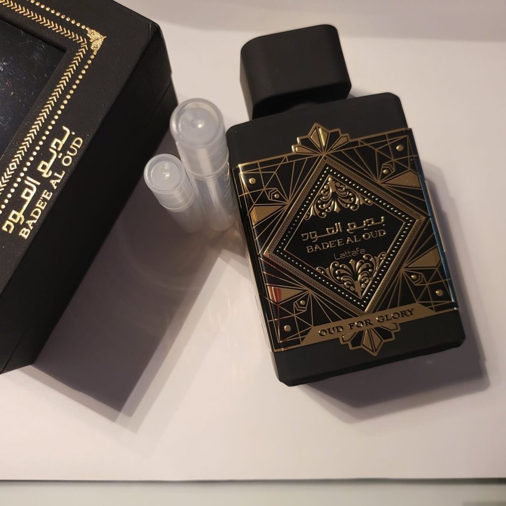 Bade'e Al Oud Oud for Glory by Lattafa in 10ml. Decant. Its a sample size.